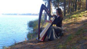 Подробнее о статье «Звуки леса и небес» вечер игры на леверсной арфе с Зоей Магомедовой