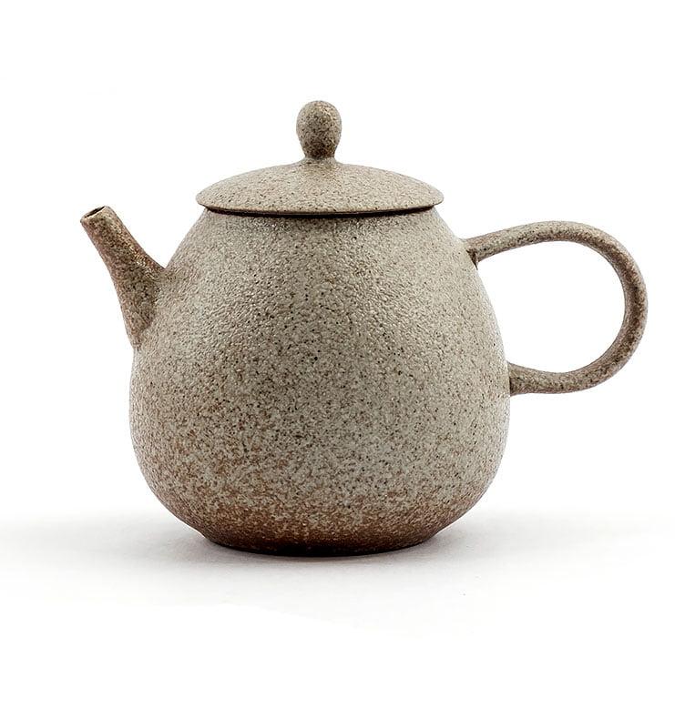 Керамічний чайник зі світлою глазур'ю