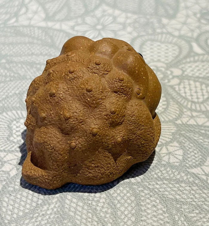 Three-legged toad made of Huang Ni clay  - фото 3